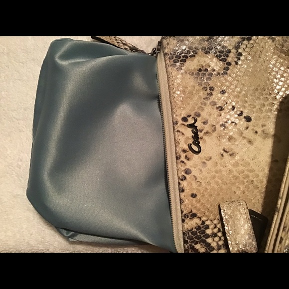 Authentic Coach wristlet python embossed leather💖 - Picture 5 of 5